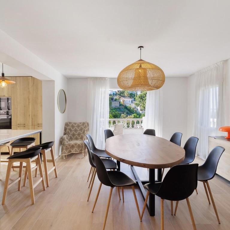 Alexandra - Six-Bedroom House - 33