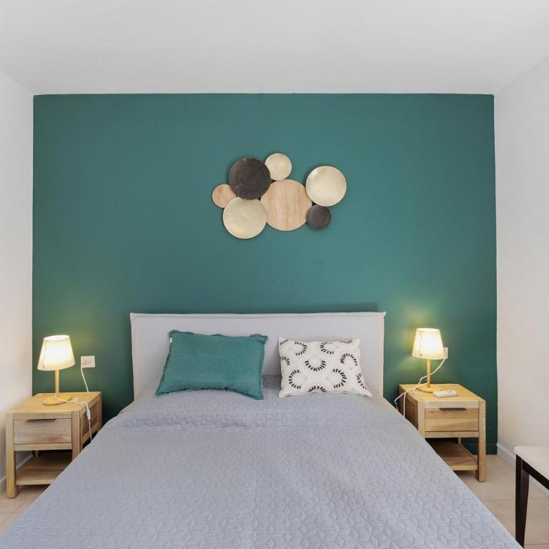 Alexandra - Six-Bedroom House - 11