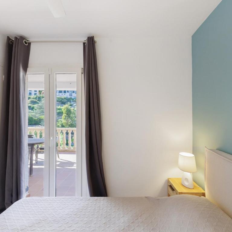 Alexandra - Six-Bedroom House - 14