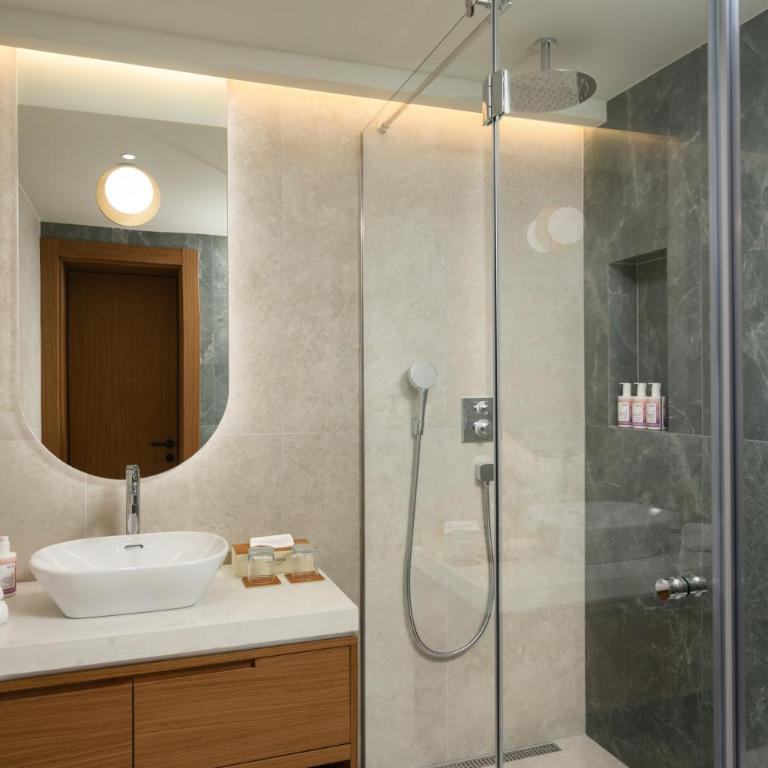 Mövenpick Hotel & Residences Teuta Kotor Bay - Deluxe Double Room with Sofa Bed - 13
