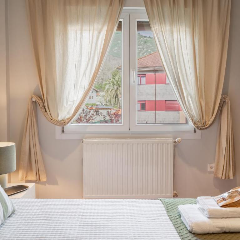 'Salmosalar' Cangas de Onís - Apartamento Deluxe de 2 dormitorios con vistas al jardín - 16