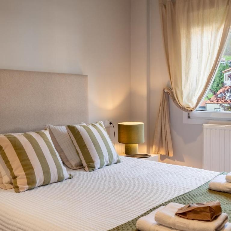 'Salmosalar' Cangas de Onís - Apartamento Deluxe de 2 dormitorios con vistas al jardín - 15
