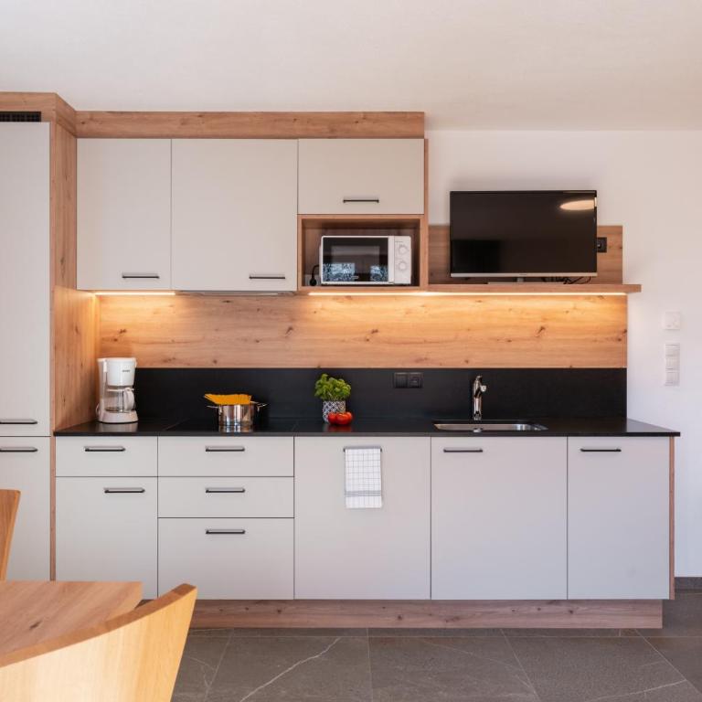 Huberhof Gais - Appartamento Deluxe con 2 Camere da Letto e Vista Giardino - 10