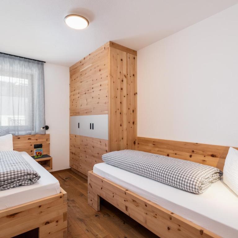 Huberhof Gais - Appartamento Deluxe con 2 Camere da Letto e Vista Giardino - 5