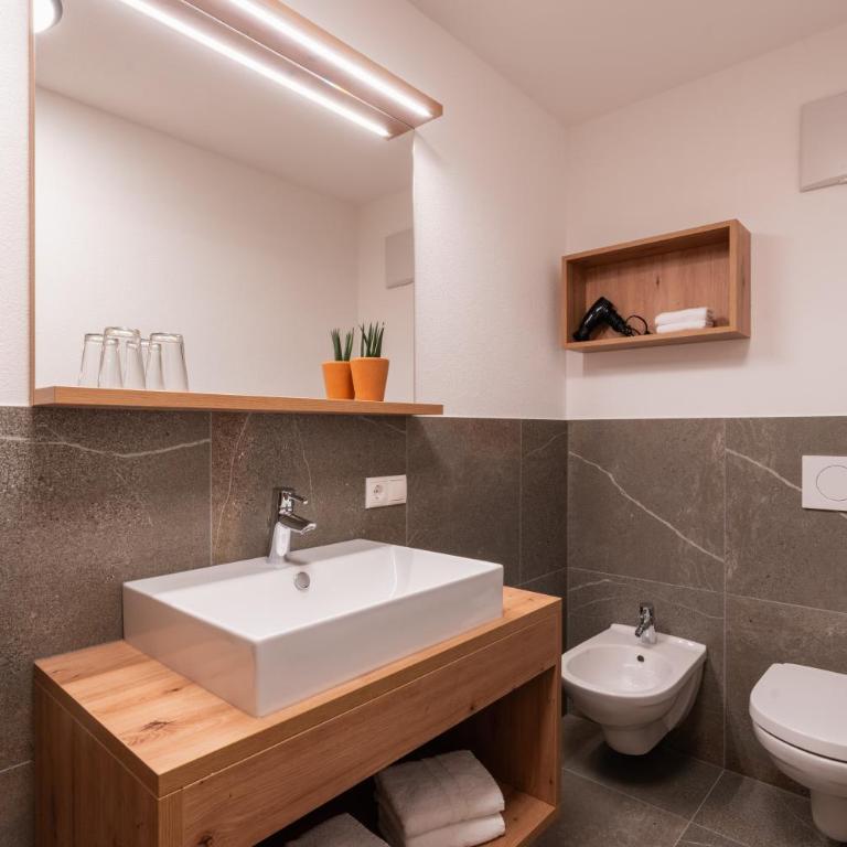 Huberhof Gais - Appartamento Deluxe con 2 Camere da Letto e Vista Giardino - 7