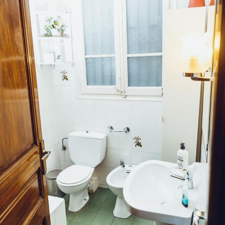 Grand Central Apartment - Apartment with Balcony - 11