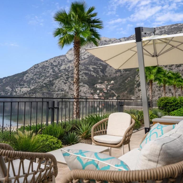 Mövenpick Hotel & Residences Teuta Kotor Bay - Deluxe Apartment with One King Bed, One Double Bed and Two Single Beds - 3