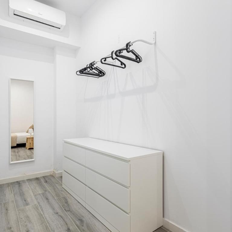 Luminous & Spacious Flat near the Port of Valencia - One-Bedroom Apartment - 17