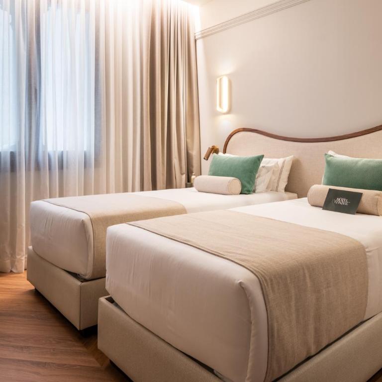 Hotel Condal - Deluxe Double Room - 7