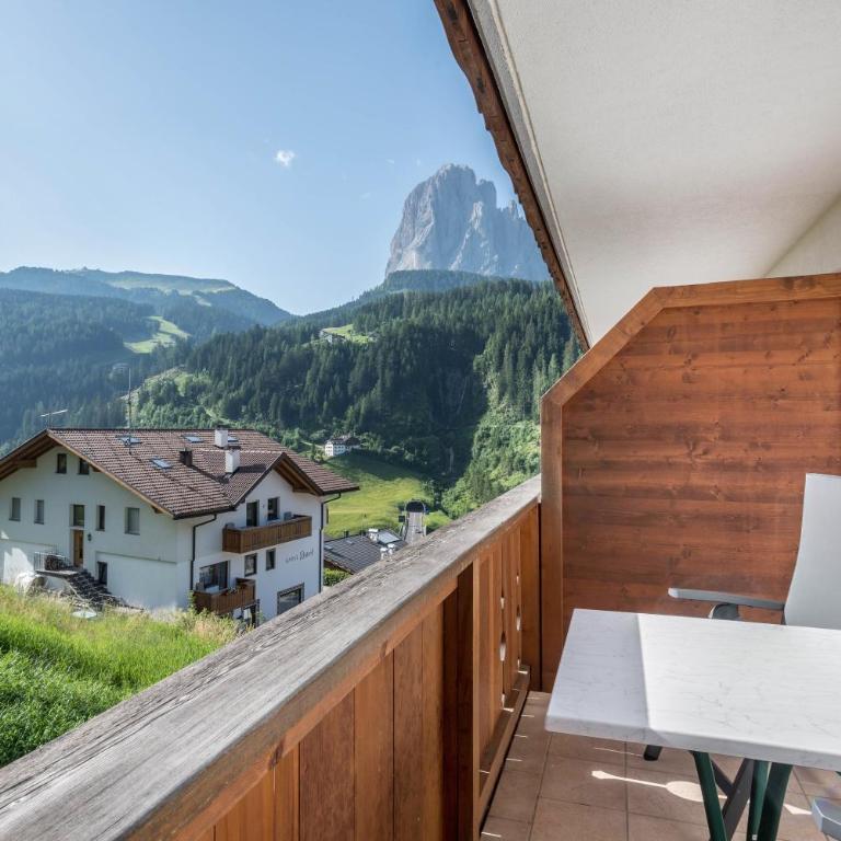 Hotel Residence Gardena Stevia 200 - Appartamento Premium con 3 Camere da Letto e Balcone - 1