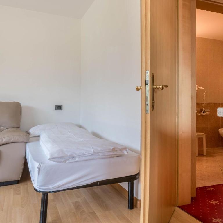 Hotel Residence Gardena Stevia 200 - Appartamento Premium con 3 Camere da Letto e Balcone - 15