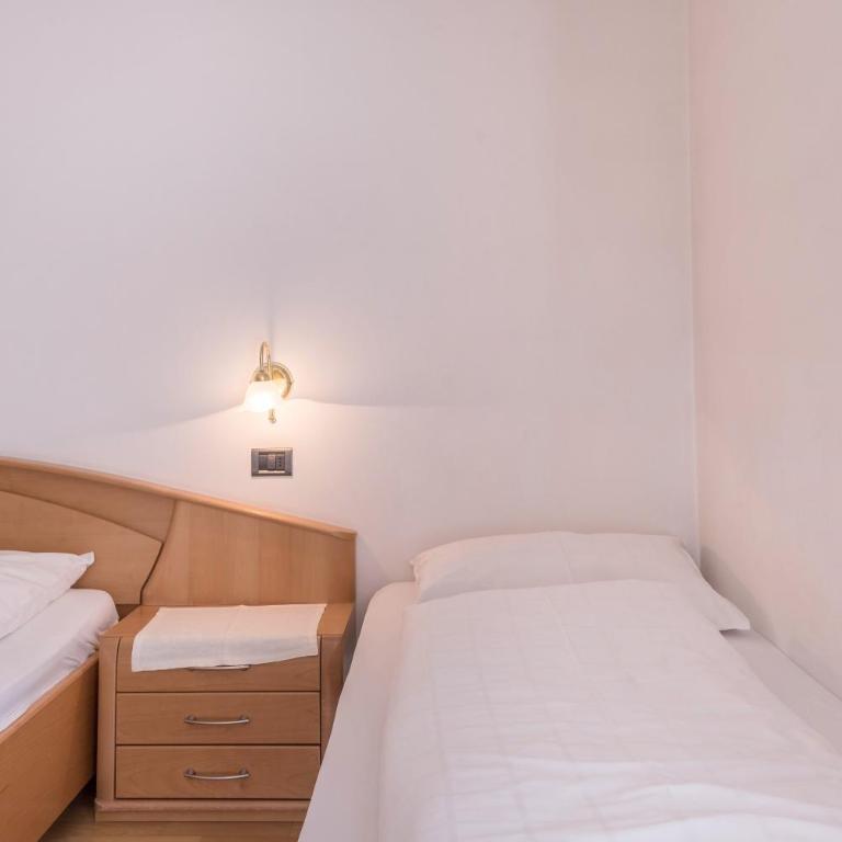 Hotel Residence Gardena Stevia 200 - Appartamento Premium con 3 Camere da Letto e Balcone - 7