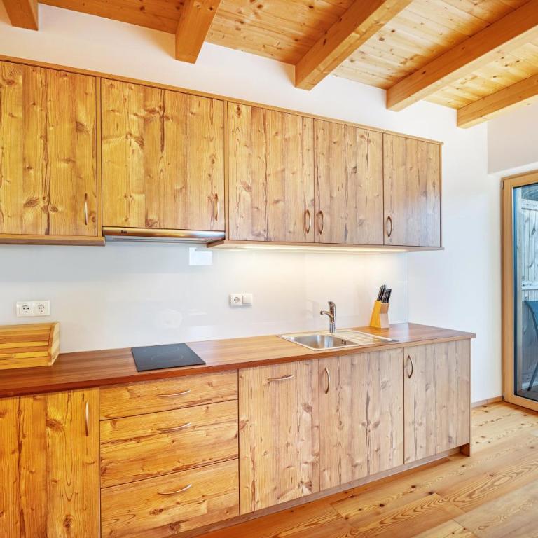 Kreuzplonhof Apt Karspitz - Superior One-Bedroom Apartment with Balcony - 13