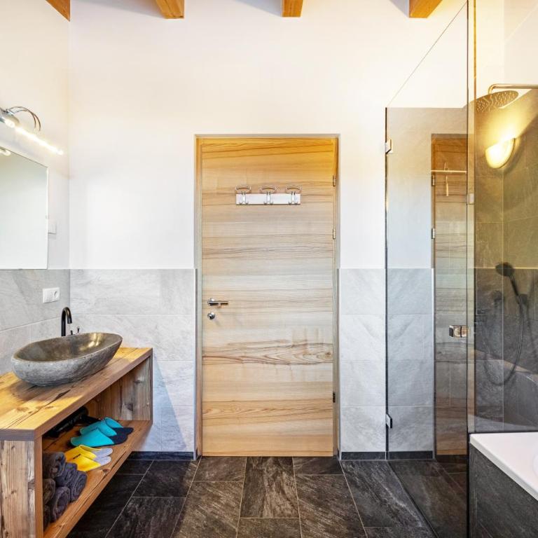 Kreuzplonhof Apt Karspitz - Superior One-Bedroom Apartment with Balcony - 15