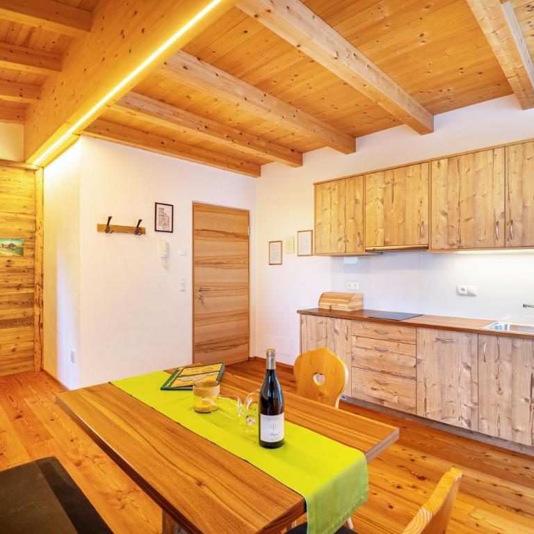 Kreuzplonhof Apt Karspitz - Superior One-Bedroom Apartment with Balcony - 12