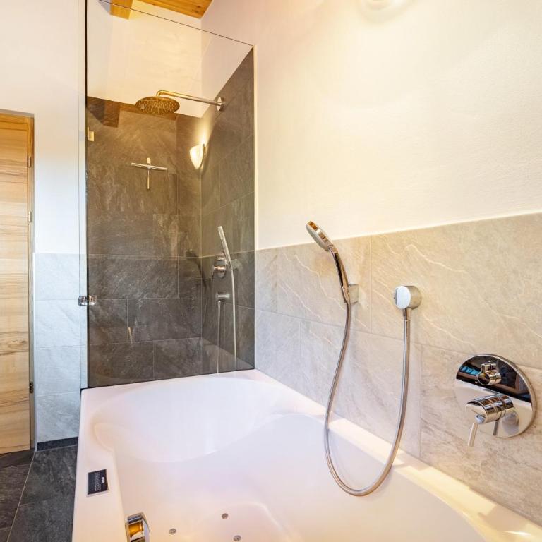 Kreuzplonhof Apt Karspitz - Superior One-Bedroom Apartment with Balcony - 36