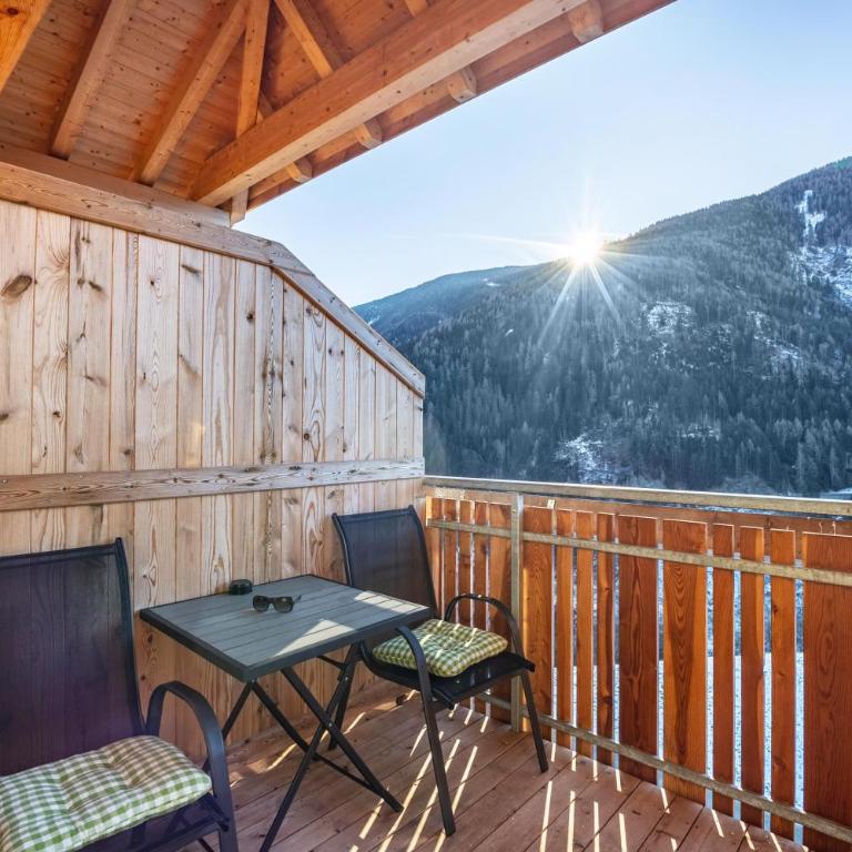 Kreuzplonhof Apt Karspitz - Superior One-Bedroom Apartment with Balcony - 43