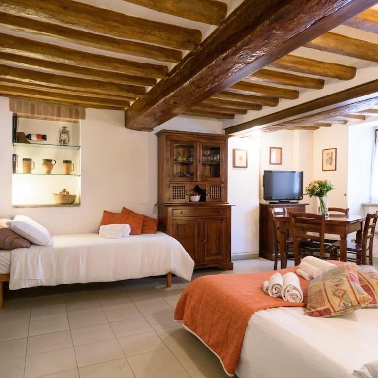 Suite 19zero3 - Two-Bedroom Apartment - 13