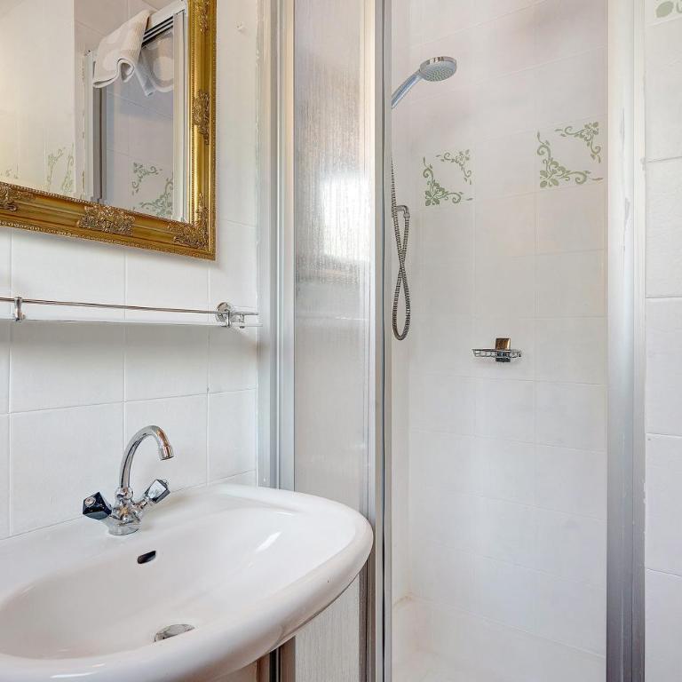Biobauernhof Toellerhof - Double Room with Mountain View - 13