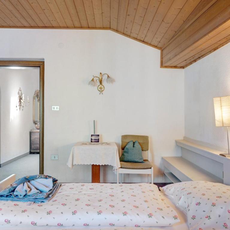 Biobauernhof Toellerhof - Double Room with Mountain View - 8