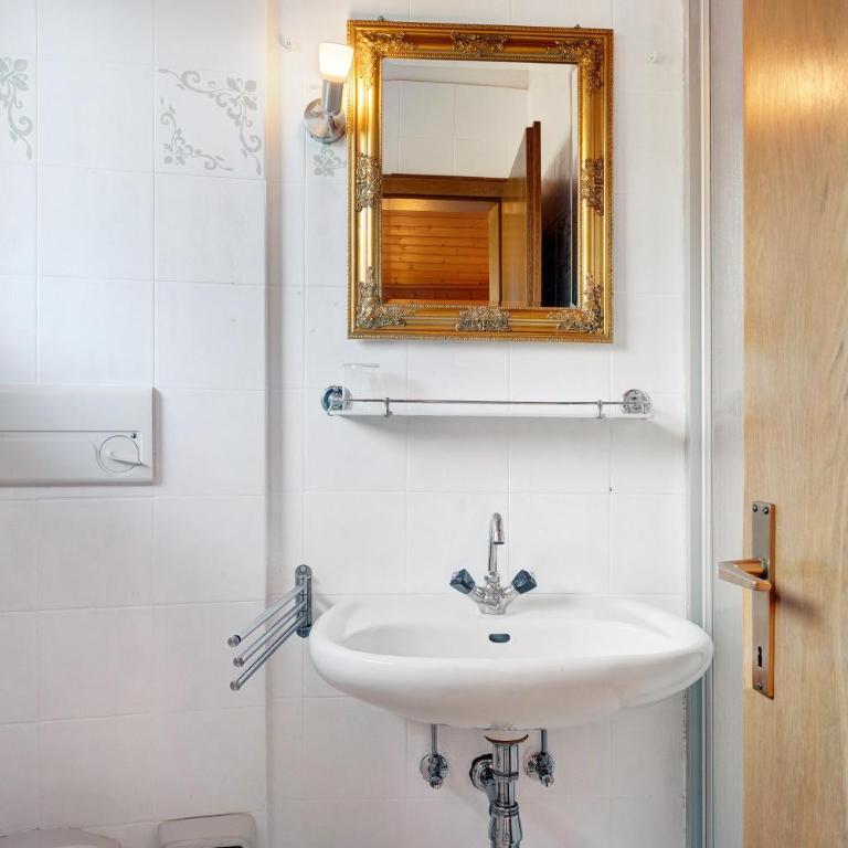 Biobauernhof Toellerhof - Double Room with Mountain View - 11