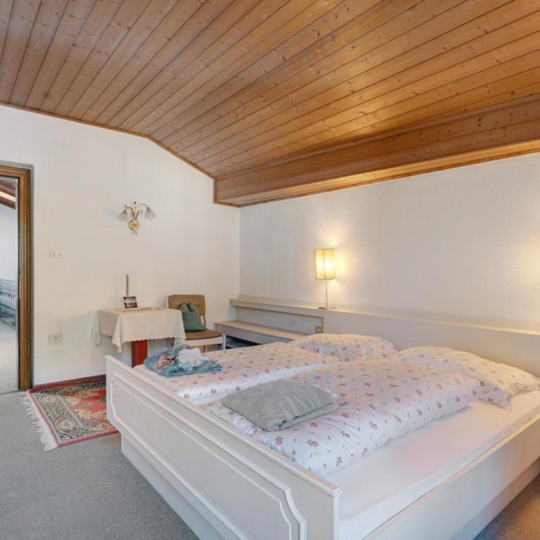 Biobauernhof Toellerhof - Double Room with Mountain View - 14