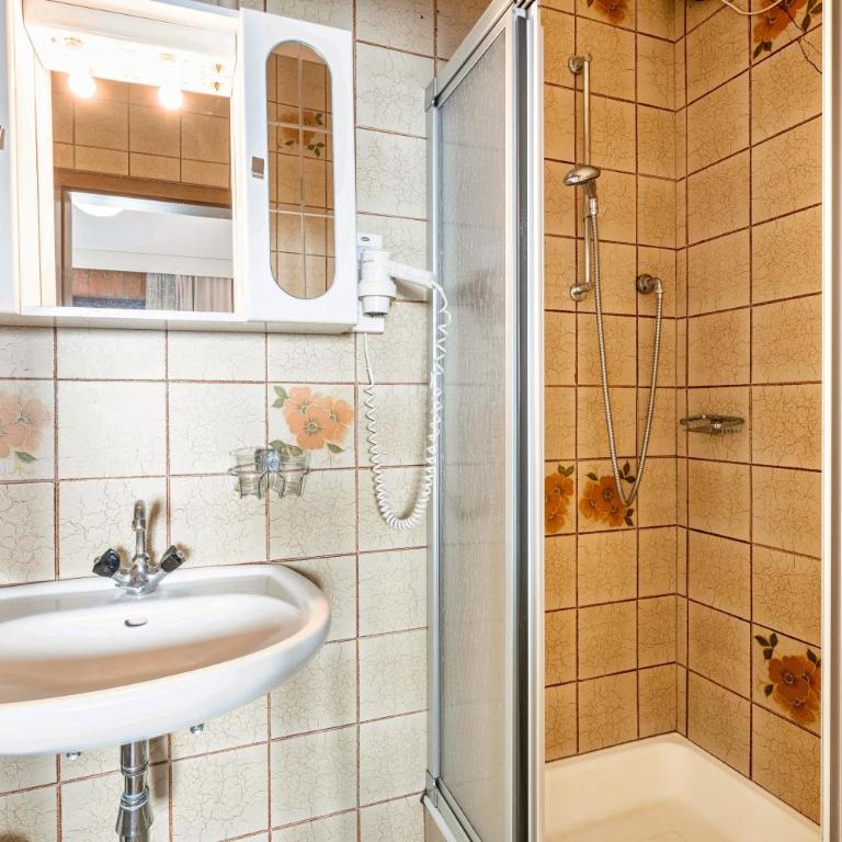 Biobauernhof Toellerhof - Double Room with Mountain View - 10