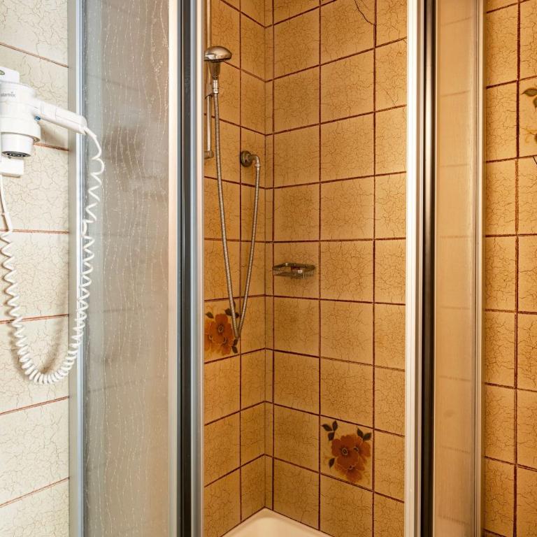 Biobauernhof Toellerhof - Double Room with Mountain View - 11