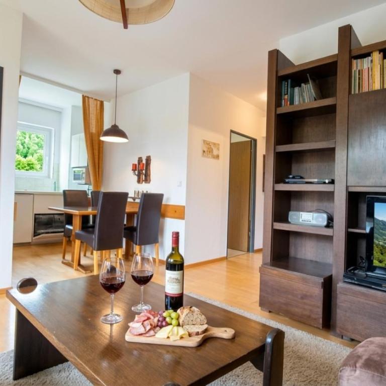 WOLFGANG Haus KMB Seeappartement Ossiacher See, Hallenbad, Skiarena Gerlitzen - Apartment mit 2 Schlafzimmern - 1