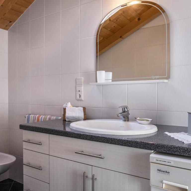 Tschigghof - Two-Bedroom Deluxe Apartment with Garden View - 22