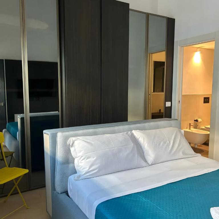 Luxury Room - One-Bedroom House - 1