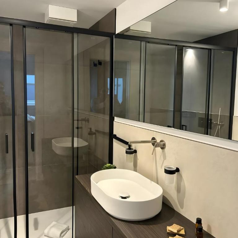 Luxury Room - One-Bedroom House - 5