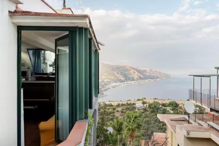 DIMORA DISIU - Jacuzzi & Sea View - 4 minuti a piedi dal centro - Three-Bedroom House - 30