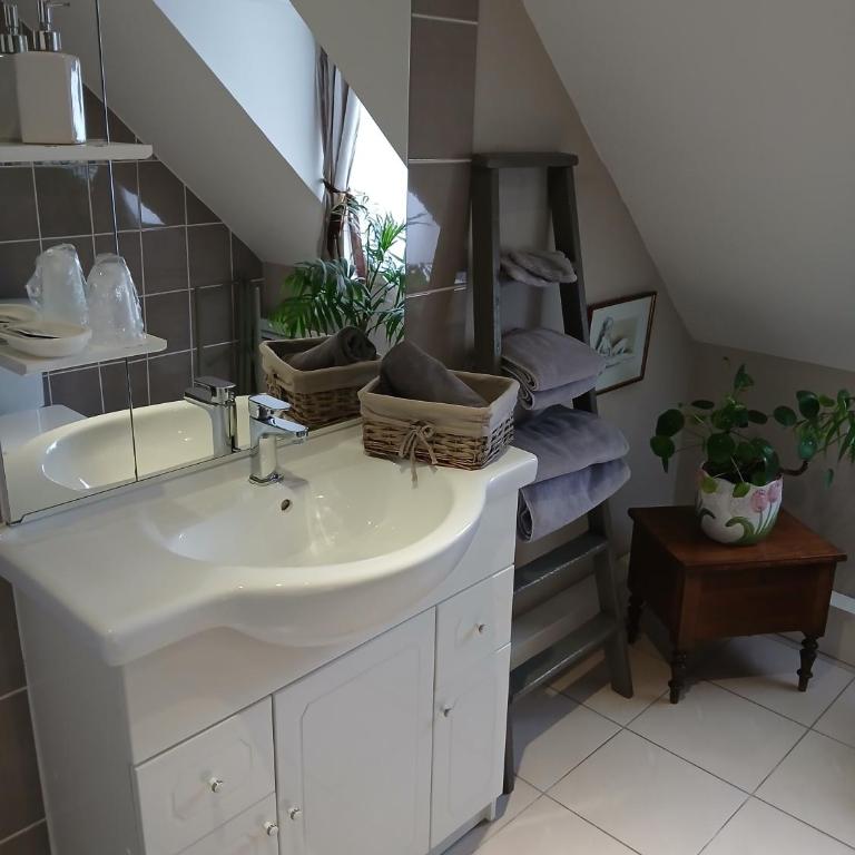 Chambres D'hôtes Au Gré Du Temps - Triple Room with Shower - 5