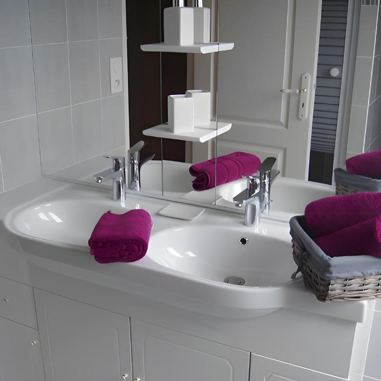Chambres D'hôtes Au Gré Du Temps - Triple Room with Shower - 6