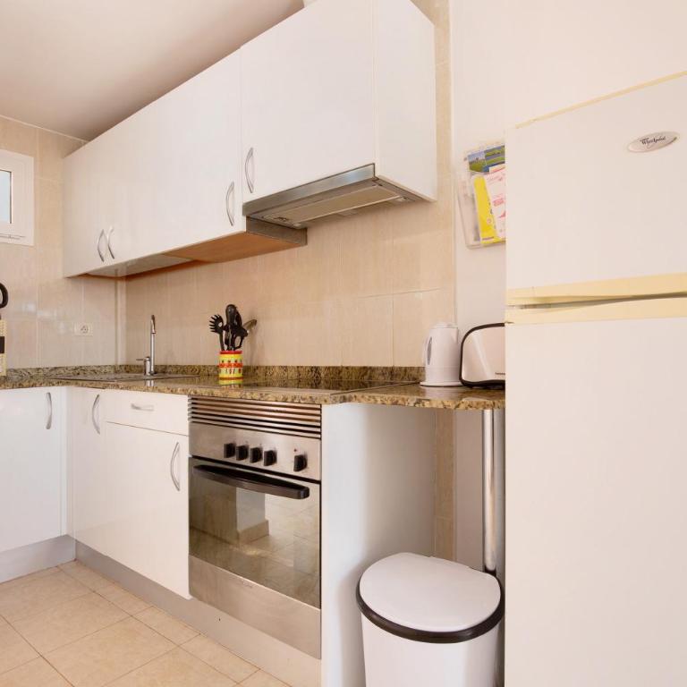 Beautiful 3 bed Apartment - Three-Bedroom Premium Apartment with Balcony - 7