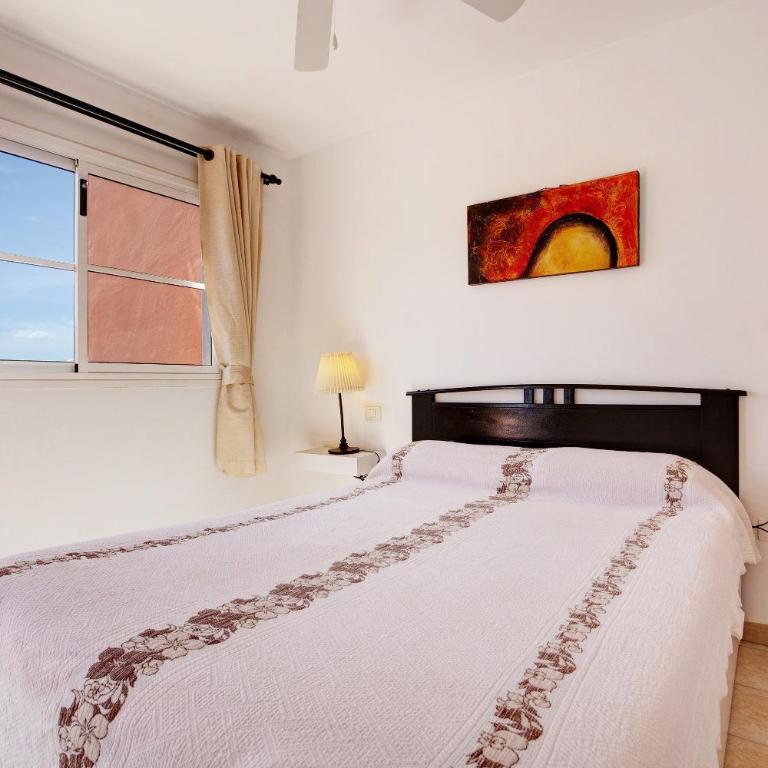 Beautiful 3 bed Apartment - Three-Bedroom Premium Apartment with Balcony - 8