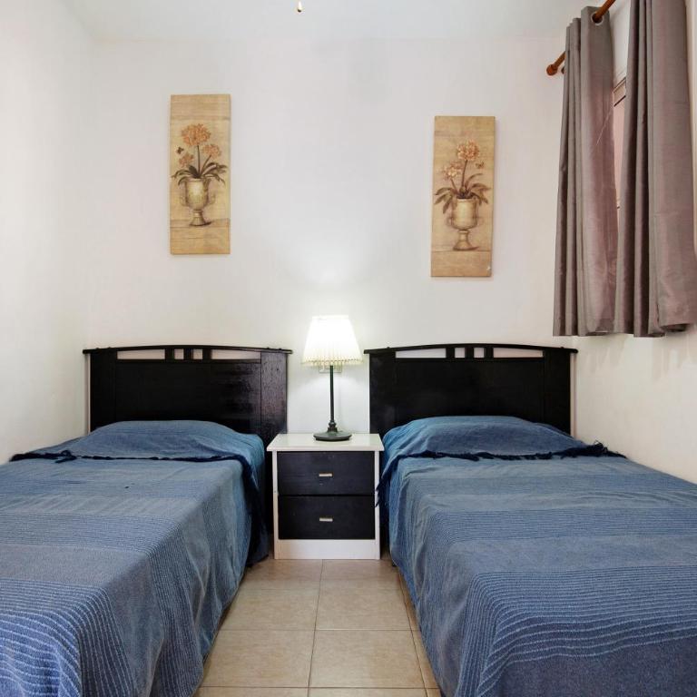 Beautiful 3 bed Apartment - Three-Bedroom Premium Apartment with Balcony - 19