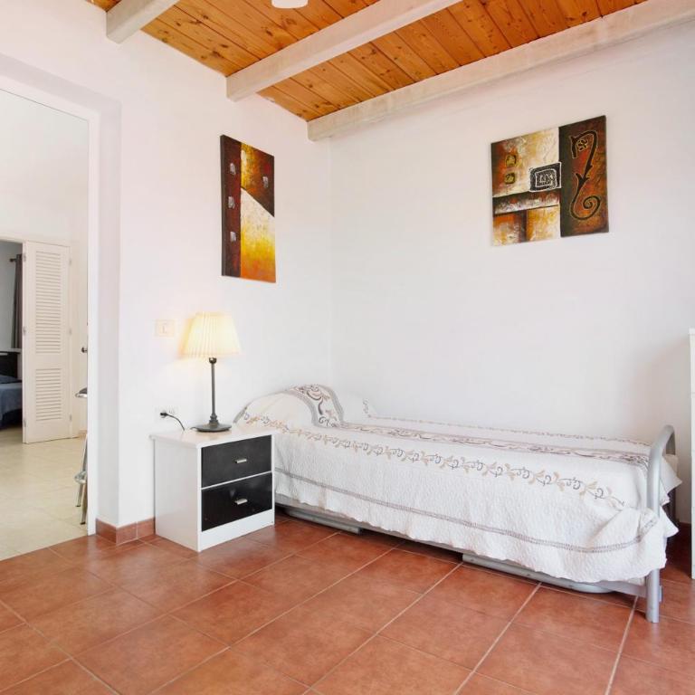 Beautiful 3 bed Apartment - Three-Bedroom Premium Apartment with Balcony - 18