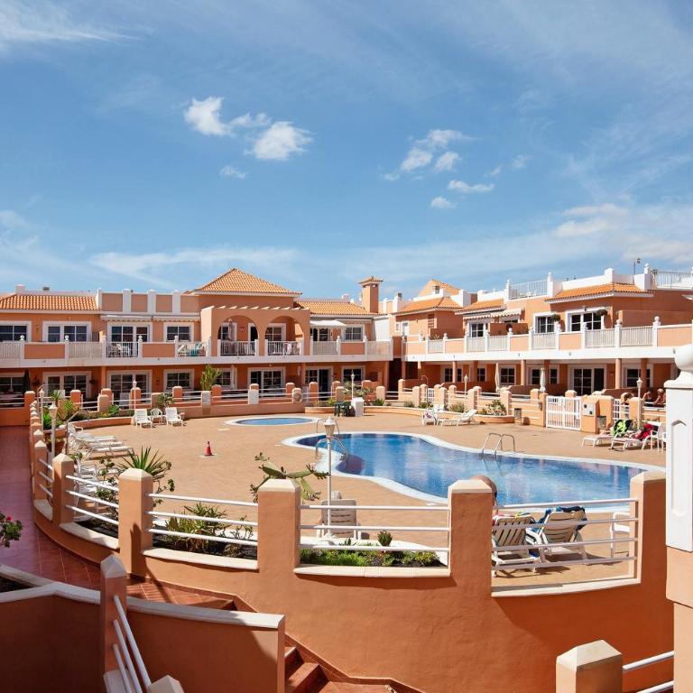Beautiful 3 bed Apartment - Three-Bedroom Premium Apartment with Balcony - 21