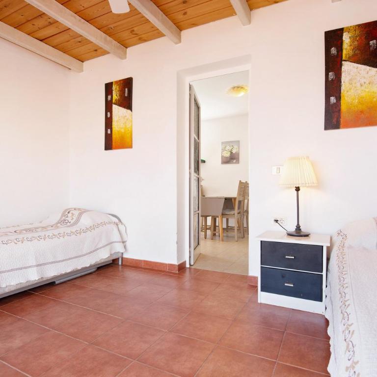 Beautiful 3 bed Apartment - Three-Bedroom Premium Apartment with Balcony - 17