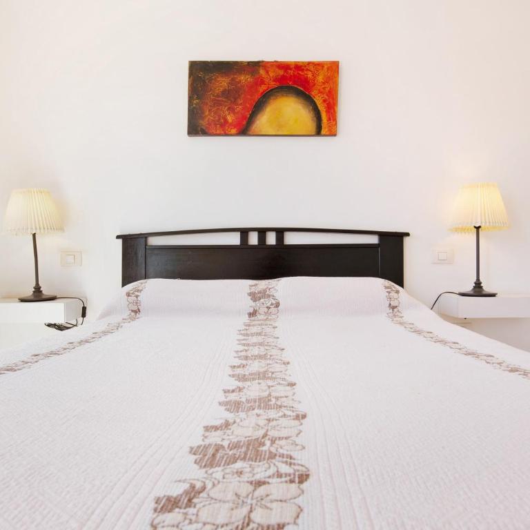 Beautiful 3 bed Apartment - Three-Bedroom Premium Apartment with Balcony - 9