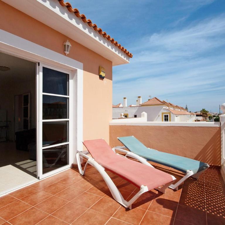 Beautiful 3 bed Apartment - Three-Bedroom Premium Apartment with Balcony - 12