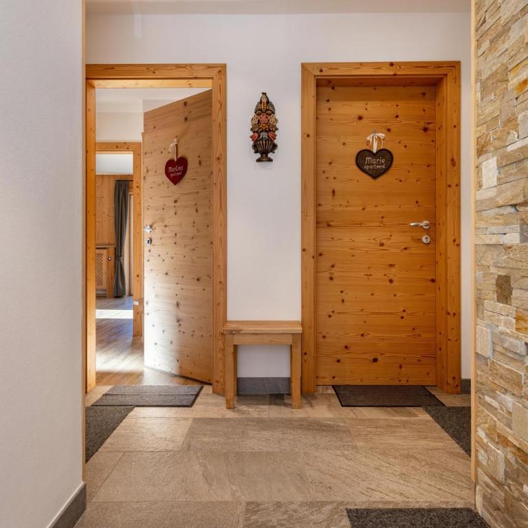 Stoffel Apartments Martina - Appartamento Deluxe con 2 Camere da Letto e Balcone - 15