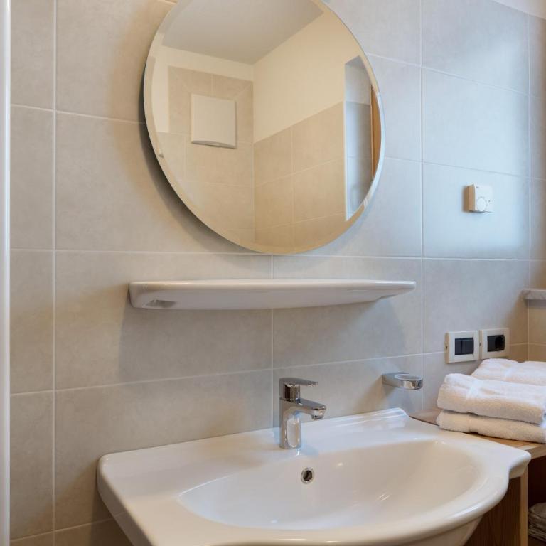 Apartment Dolomiten - Appartamento Deluxe con 2 Camere da Letto e Balcone - 18