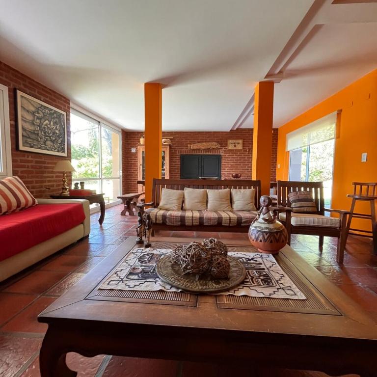 Casa luminosa con amplio jardín en Barrio Golf - Casa - 12