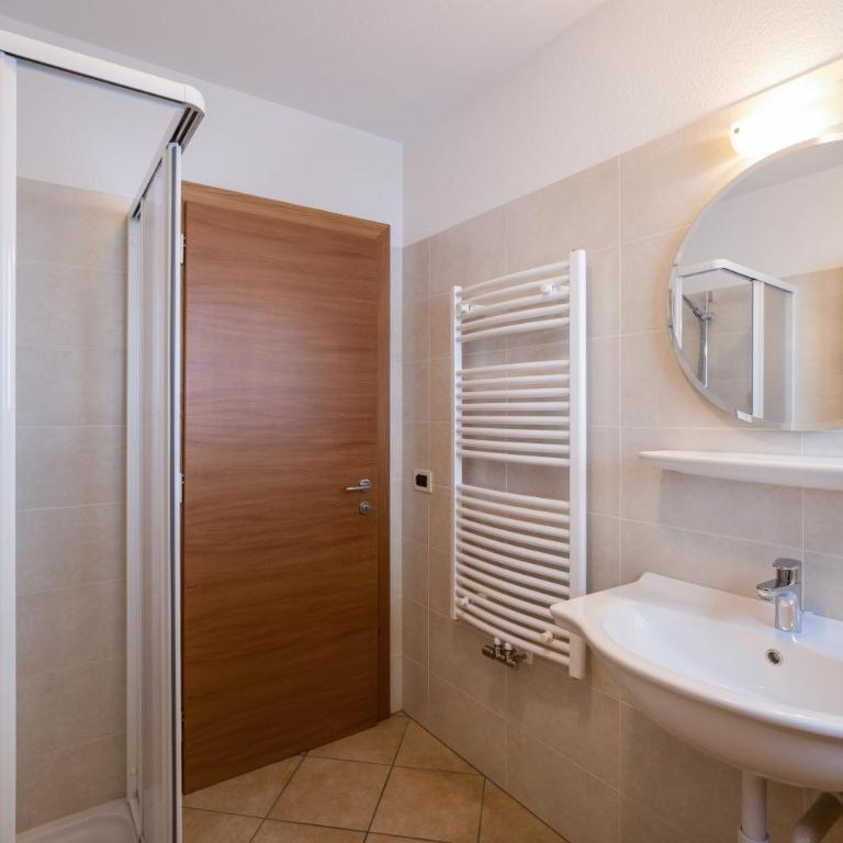Apartment Dolomiten - Appartamento Deluxe con 2 Camere da Letto e Balcone - 16