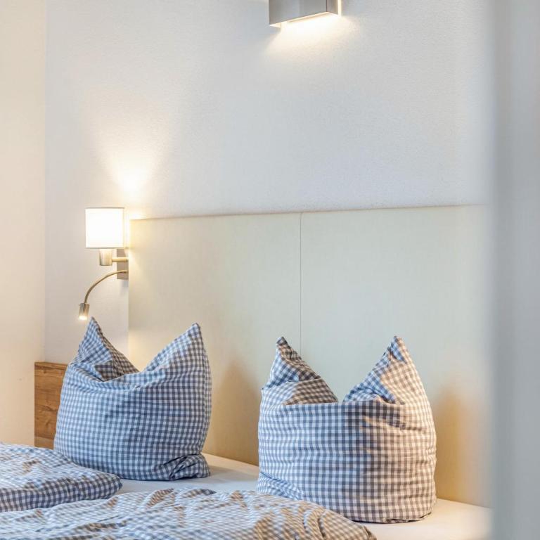 Ferienwohnung Wetterstein - Two-Bedroom Deluxe Apartment with Garden View - 5