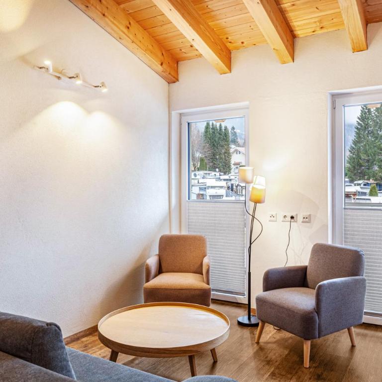 Ferienwohnung Wetterstein - Two-Bedroom Deluxe Apartment with Garden View - 11