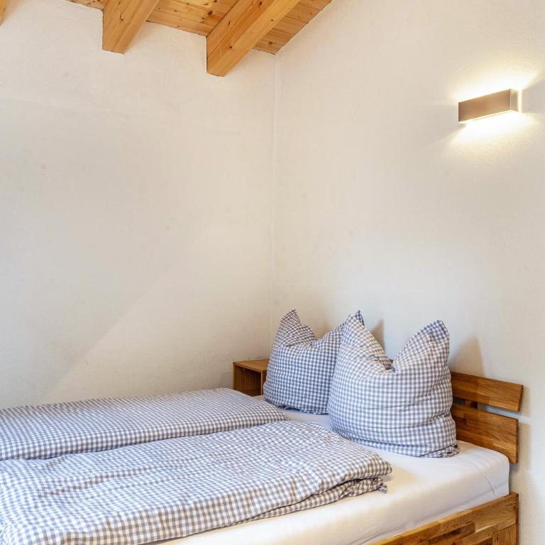 Ferienwohnung Wetterstein - Two-Bedroom Deluxe Apartment with Garden View - 7